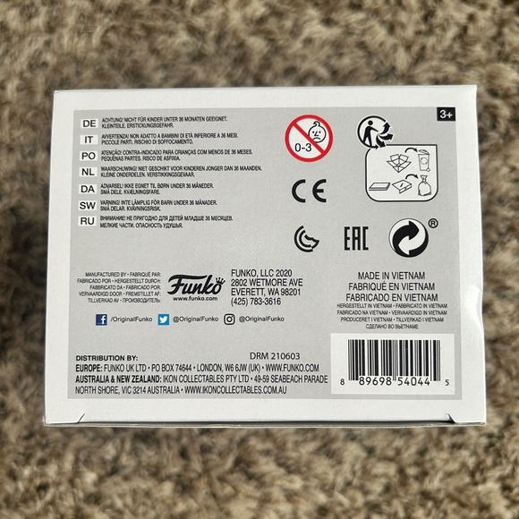 Funko Pop! Pokémon #353 – Pikachu (Silver Metallic) – New in Box - Picture 6 of 6